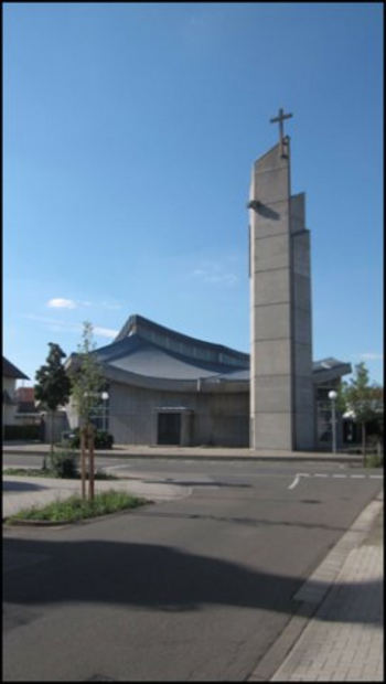 Ökumenischer Neujahrsgottesdienst Außenansicht der modernen katholischen St. Gallus-Kirche in Haßloch